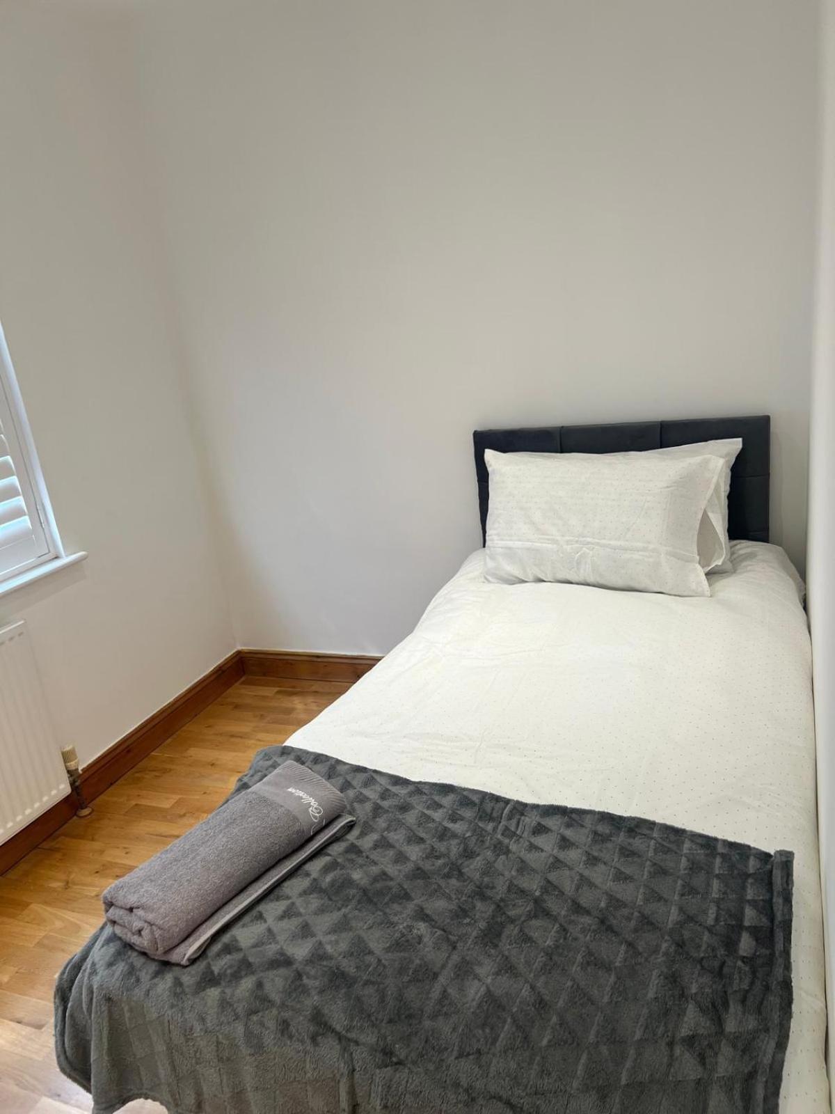 Good Priced Single Rooms In Northolt Zewnętrze zdjęcie