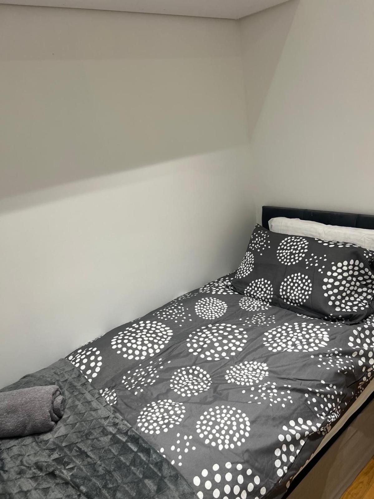 Good Priced Single Rooms In Northolt Zewnętrze zdjęcie
